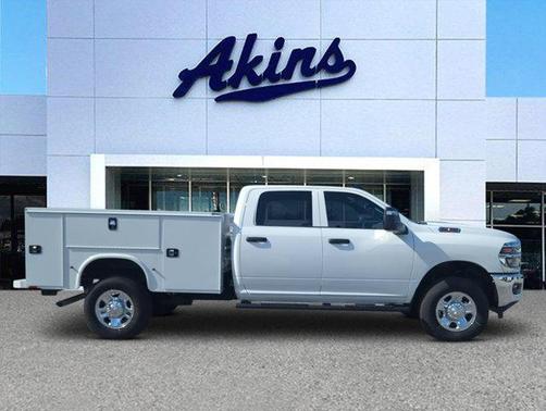 2026 RAM 2500 Tradesman Crew Cab 4x4 8' Box