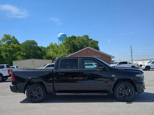 Diamond Black Crystal Pearlcoat 2026 RAM 1500 Big Horn/Lone Star