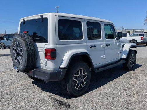 2025 Jeep Wrangler 4-Door Sahara 4x4