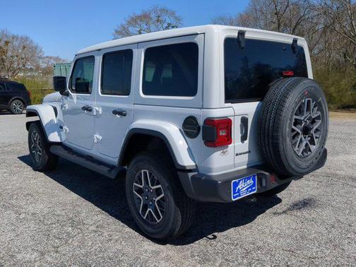 2025 Jeep Wrangler 4-Door Sahara 4x4