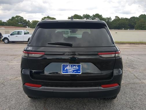 Diamond Black Crystal Pearlcoat 2026 Jeep Grand Cherokee Limited