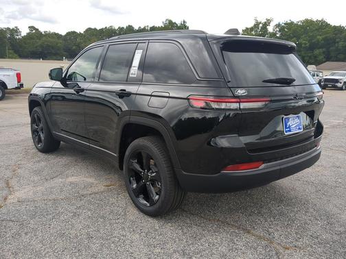 Diamond Black Crystal Pearlcoat 2026 Jeep Grand Cherokee Limited