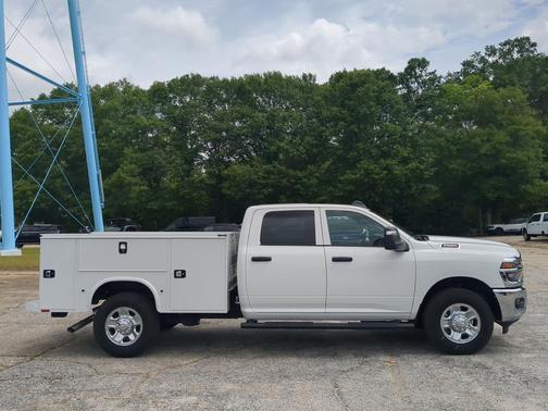 Bright White Clearcoat 2026 RAM 2500 Tradesman Crew Cab 4x2 8' Box