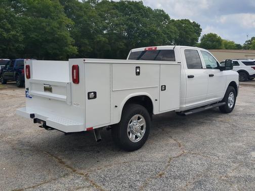 Bright White Clearcoat 2026 RAM 2500 Tradesman Crew Cab 4x2 8' Box