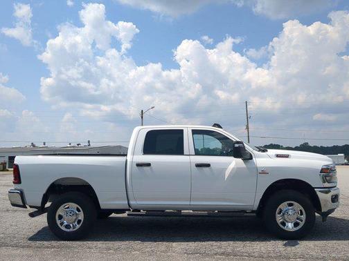 Bright White Clearcoat 2026 RAM 2500 Tradesman Crew Cab 4x4 6'4' Box