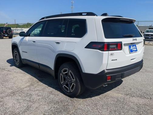 Bright White Clearcoat 2026 Jeep Cherokee Laredo 4x4