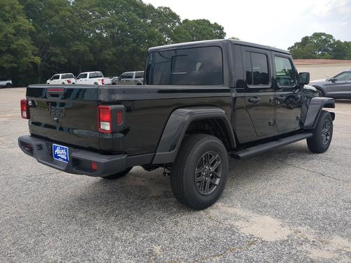 Black Clearcoat 2026 Jeep Gladiator Sport S