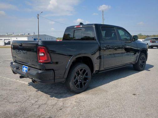 Diamond Black Crystal Pearlcoat 2026 RAM 1500 Laramie