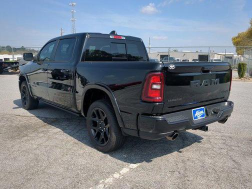 Diamond Black Crystal Pearlcoat 2026 RAM 1500 Laramie