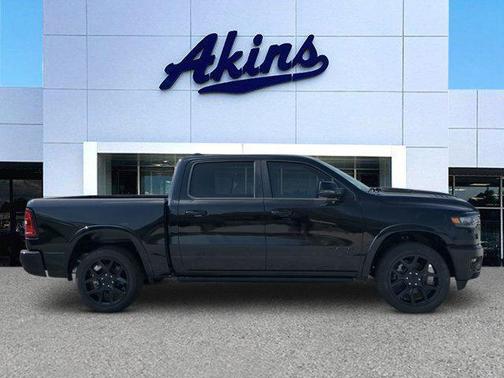 Diamond Black Crystal Pearlcoat 2026 RAM 1500 Laramie
