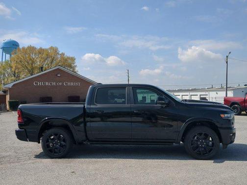 Diamond Black Crystal Pearlcoat 2026 RAM 1500 Laramie