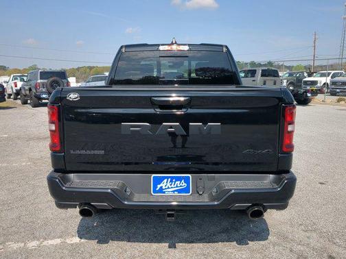 Diamond Black Crystal Pearlcoat 2026 RAM 1500 Laramie