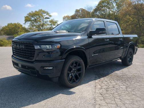 Diamond Black Crystal Pearlcoat 2026 RAM 1500 Laramie