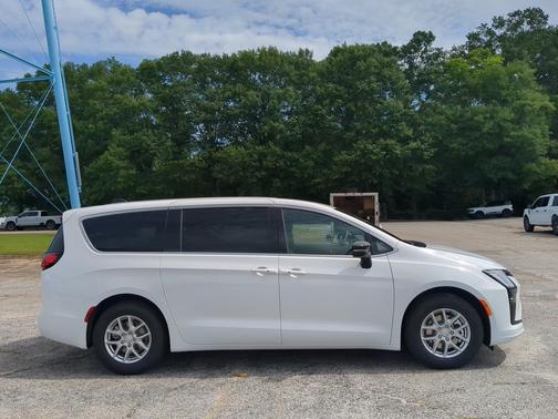 Bright White Clearcoat 2027 Chrysler Pacifica L