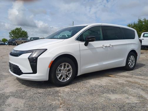 Bright White Clearcoat 2027 Chrysler Pacifica L