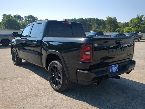 Diamond Black Crystal Pearlcoat 2026 RAM 1500 Laramie