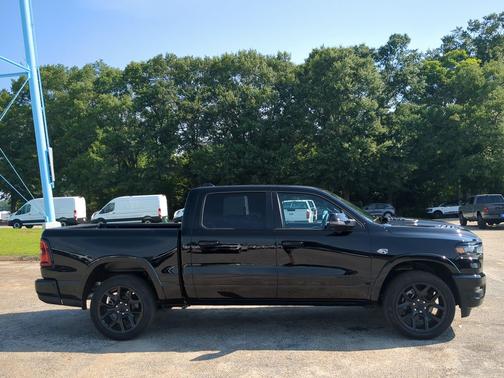 Diamond Black Crystal Pearlcoat 2026 RAM 1500 Laramie