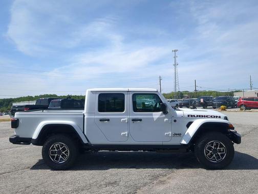 Bright White Clearcoat 2026 Jeep Gladiator Rubicon