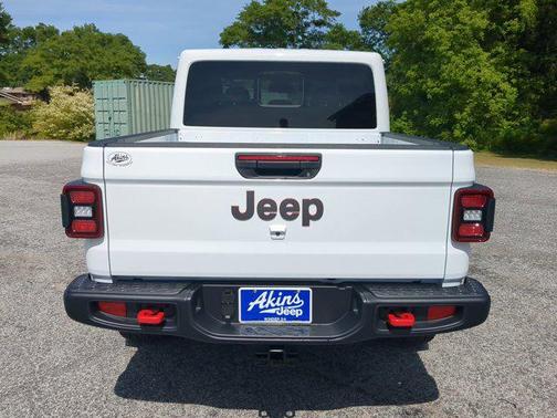 Bright White Clearcoat 2026 Jeep Gladiator Rubicon