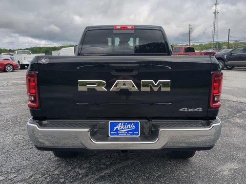 Diamond Black Crystal Pearlcoat 2026 RAM 2500 Tradesman Crew Cab 4x4 6'4' Box
