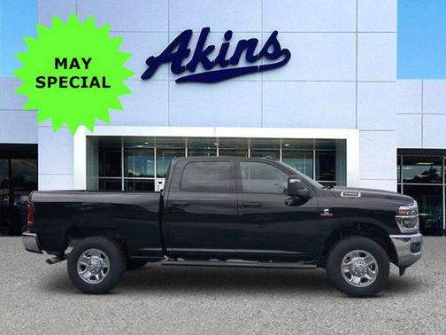 Diamond Black Crystal Pearlcoat 2026 RAM 2500 Tradesman Crew Cab 4x4 6'4' Box