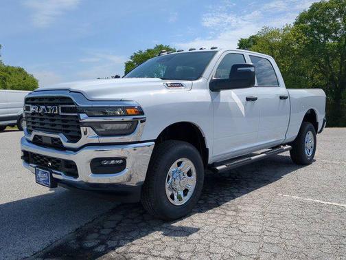 2025 RAM 2500 Tradesman Crew Cab 4x4 6'4' Box
