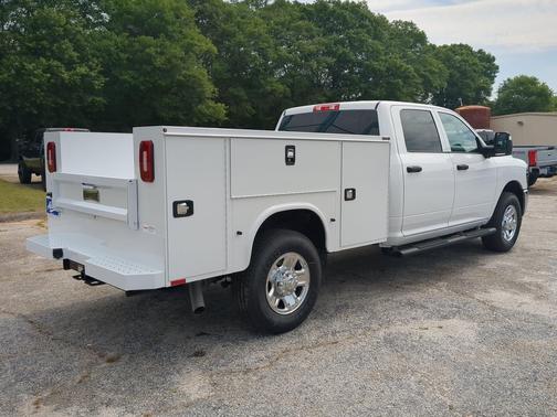 Bright White Clearcoat 2026 RAM 2500 Tradesman Crew Cab 4x2 8' Box