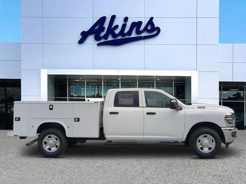 Bright White Clearcoat 2026 RAM 2500 Tradesman Crew Cab 4x2 8' Box