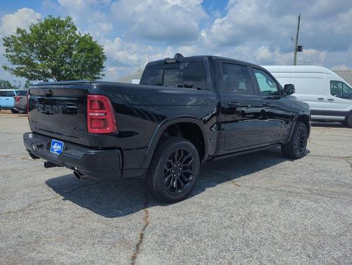 Diamond Black Crystal Pearlcoat 2026 RAM 1500 Limited