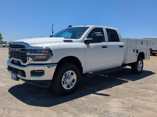 Bright White Clearcoat 2026 RAM 2500 Tradesman Crew Cab 4x4 8' Box