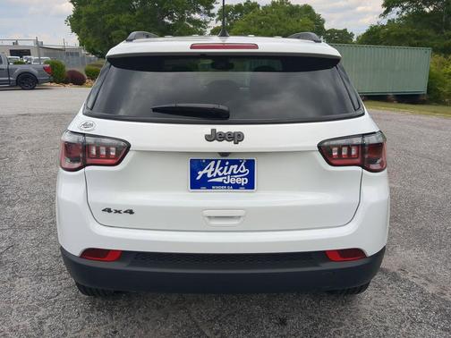 Bright White Clearcoat 2026 Jeep Compass Latitude