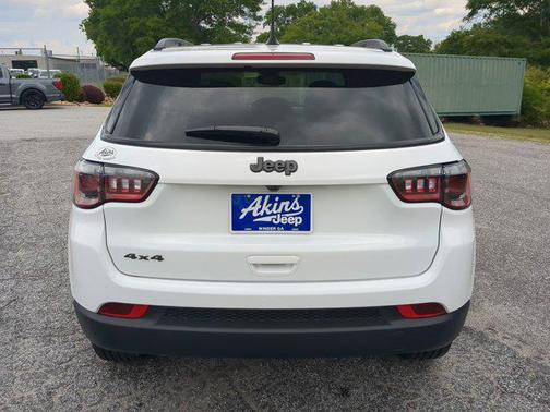 Bright White Clearcoat 2026 Jeep Compass Latitude