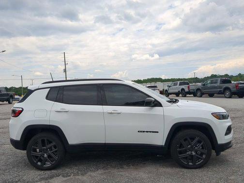 Bright White Clearcoat 2026 Jeep Compass Latitude