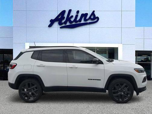 Bright White Clearcoat 2026 Jeep Compass Latitude