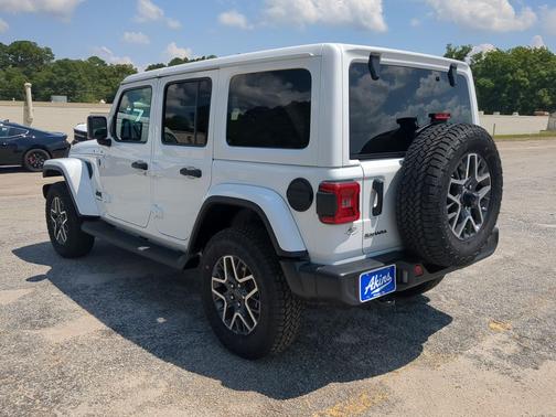 Bright White Clearcoat 2026 Jeep Wrangler Sahara