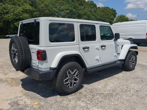 Bright White Clearcoat 2026 Jeep Wrangler Sahara
