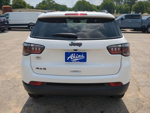 Bright White Clearcoat 2026 Jeep Compass Sport