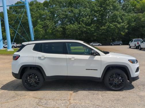 Bright White Clearcoat 2026 Jeep Compass Sport