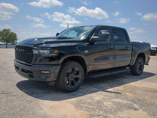 Diamond Black Crystal Pearlcoat 2026 RAM 1500 Express