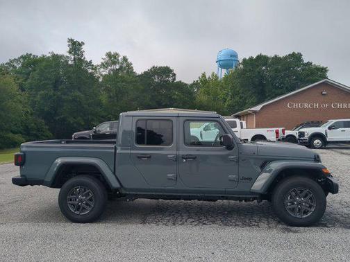 2025 Jeep Gladiator Sport S