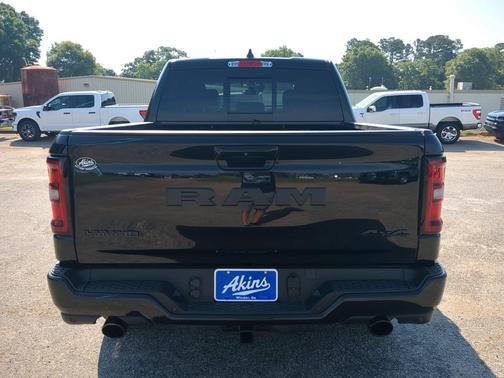 Diamond Black Crystal Pearlcoat 2026 RAM 1500 Laramie