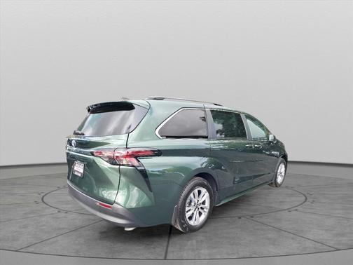 2025 Toyota Sienna XLE 7 Passenger