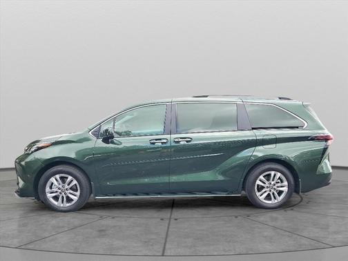 2025 Toyota Sienna XLE 7 Passenger