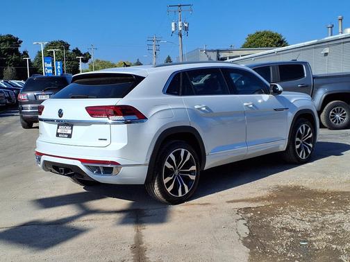 2022 Volkswagen Atlas Cross Sport 3.6L V6 SEL Premium R-Line