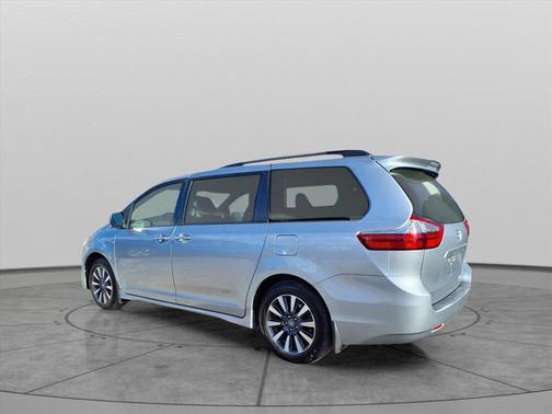 2020 Toyota Sienna LE