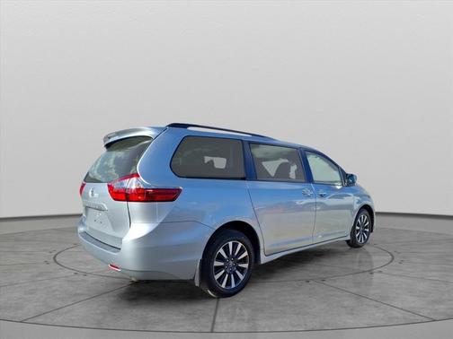 2020 Toyota Sienna LE