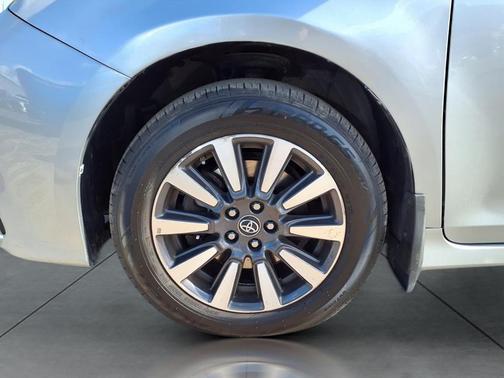 2020 Toyota Sienna LE
