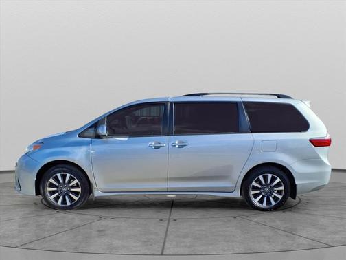 2020 Toyota Sienna LE