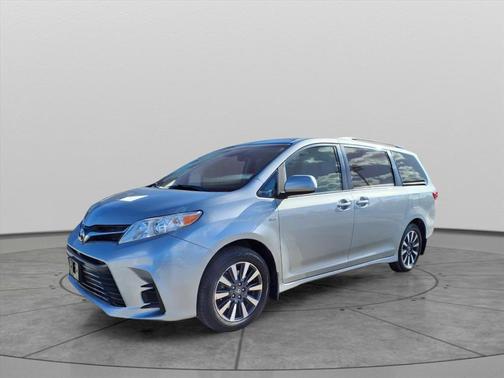 2020 Toyota Sienna LE