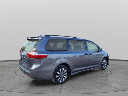 2019 Toyota Sienna XLE